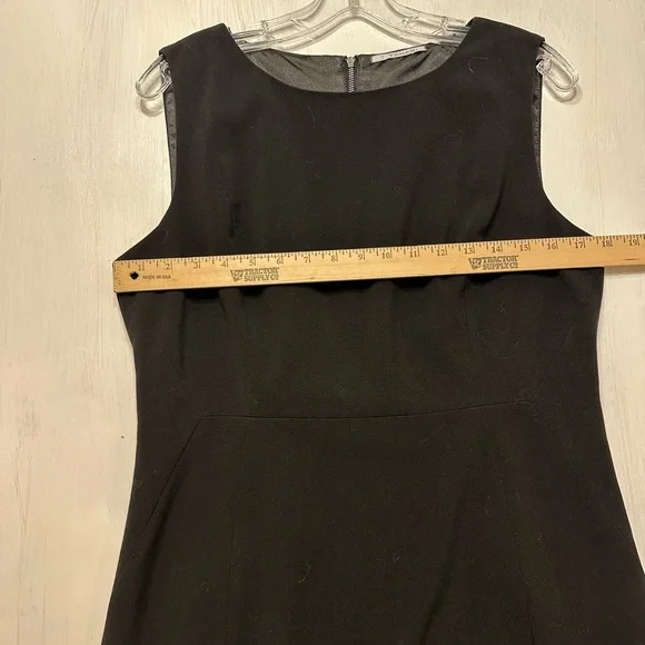 T Tahari Black Sleeveless Sheath Dress Women’s Size 12 Classic Little Black Dres - Picture 2 of 9